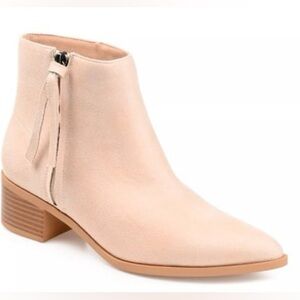 Journee Sadiya Booties